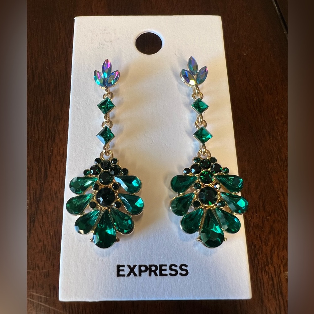 NWT Express Green Iridescent Chandelier Earrings Gold Tone Statement - Picture 4 of 6